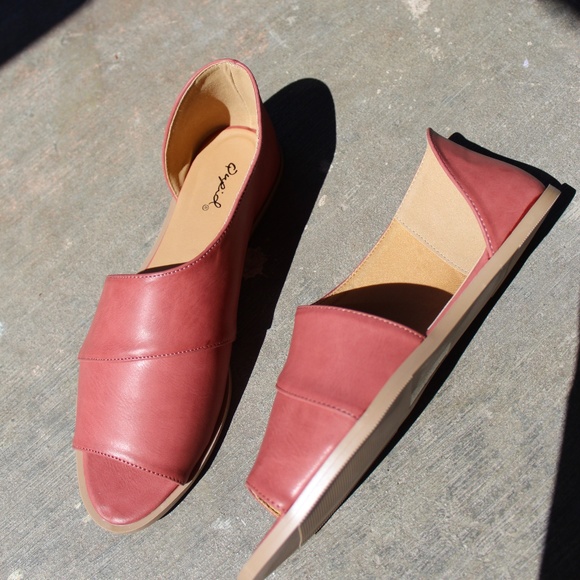 🚨LAST PAIR!!//The Alejandra//Adobe red Flat - Picture 4 of 8